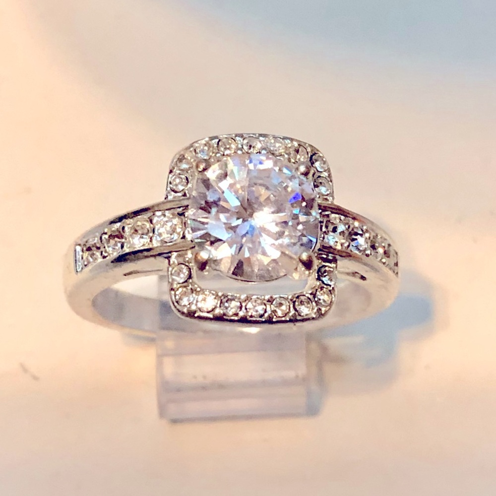 Beautiful cubic zirconium ring